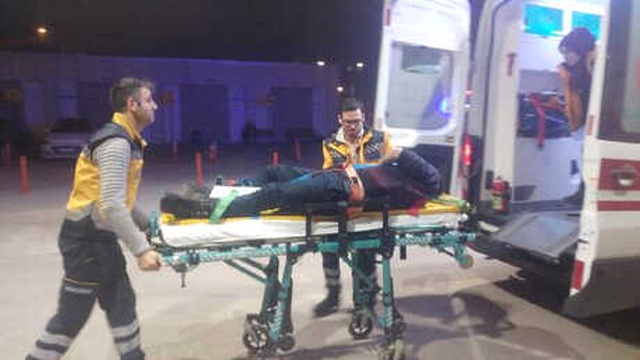 Kız Arkadaşıyla Tartışan Genç, Kafenin Terasından Atlayıp Ağır Yaralandı