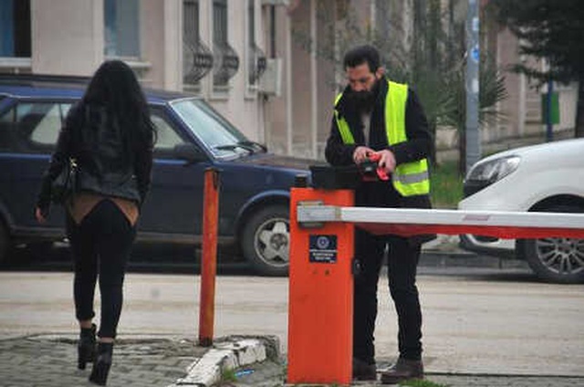 Genç Girişimci, Kurduğu Ekiple Aldatılma Şüphesi Üzerine Eş Takibi Yapıyor