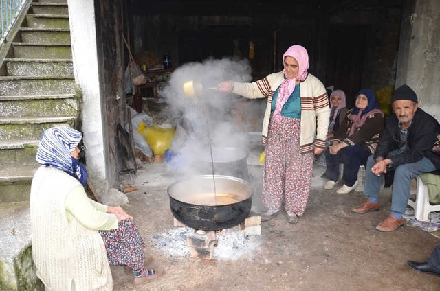Keçiboynuzu Pekmezi Kadınların Geçim Kaynağı Oldu