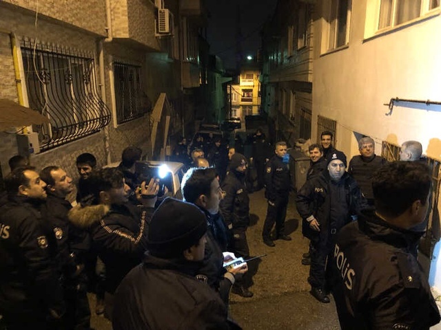 Pompalı Tüfekli Saldırgan Köpek Beslediği İçin Tartıştığı Komşularına ve Polise Ateş Açtı