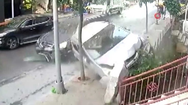 Aldatıldığından Şüphelenen Koca, Aracıyla Takip Ettiği Karısına Kaza Yaptırdı, Ortalık Bir Anda Karıştı