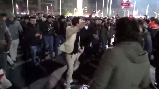 Taksim'de Yeni Yılın İlk Dakikalarında Tekmeli Yumruklu <a class='keyword-sd' href='/kavga/' title='Kavga'>Kavga</a>