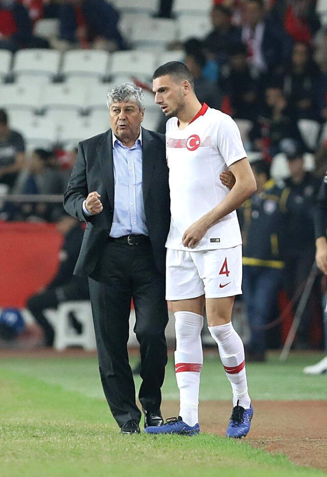 UEFA, 2019 Yılında İzlenmesi Gereken 50 Genç Oyuncu Arasında Ozan Kabak ve Merih Demiral'a da Yer Verdi UEFA, 2019 Yılında İzlenmesi Gereken 50 Genç Oyuncu Arasında Ozan Kabak ve Merih Demiral'a da Yer Verdi