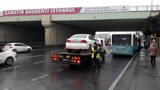 Polis Ekipleri, Durdurdukları FETÖ Firarisinin Aracına El Koydu