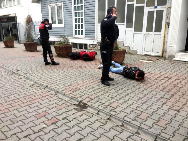Darp Olayına Karışan 3 Kişi, Ters Kelepçe Yapılarak Gözaltına Alındı