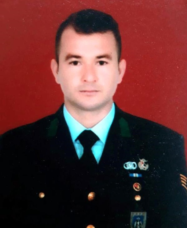 TSK'dan Atıldıktan Sonra Hamallık Yapmaya Başlayan 'Kumpas Mağduru' Astsubay, Hukuk Mücadelesini Kazandı