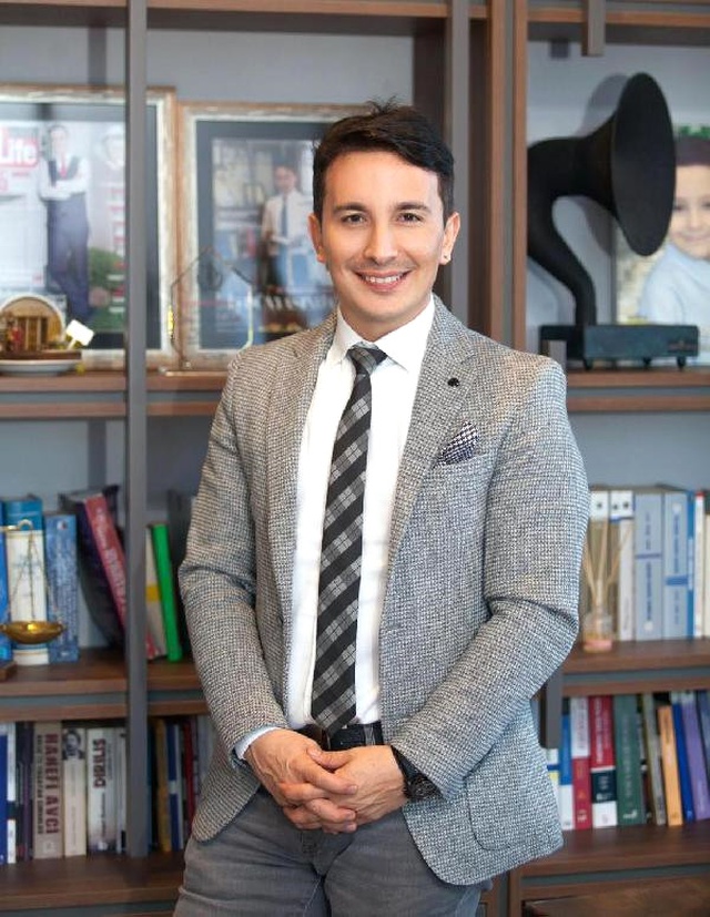 TSK'dan Atıldıktan Sonra Hamallık Yapmaya Başlayan 'Kumpas Mağduru' Astsubay, Hukuk Mücadelesini Kazandı