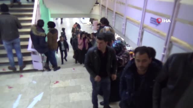 İş Kuyruğundakiler Merdivenlere Sığmadı