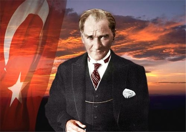 Sekizinci Sınıfa Giden Öğrenci, Atatürk Ansiklopedisi Uygulaması Geliştirdi