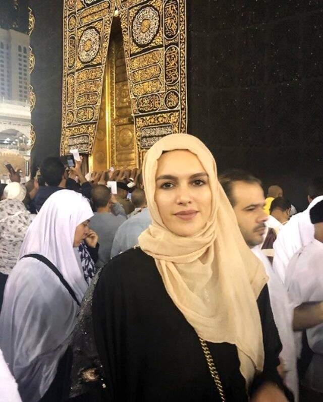 Sevgilisi Nihat Doğan İle Yılbaşını Kabe'de Geçiren Birsen Bekgöz Kimdir?