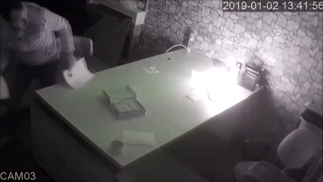 Tamire Getirilen Tablet, Bomba Gibi Patladı