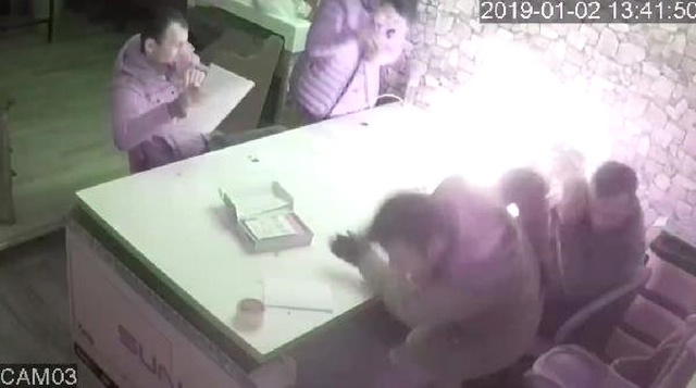 Tamir Ettiği Tablet Patladı, İki Eli ve Kulağı Yandı