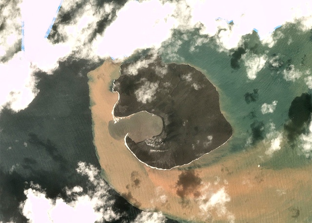 Anak Krakatau Yanardağı: Uydu Fotoğrafları Yıkımı Gösterdi
