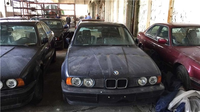 Bulgaristan'da Bir Depoda 25 Yıldır Çalıştırılmamış Bmw'ler Bulundu