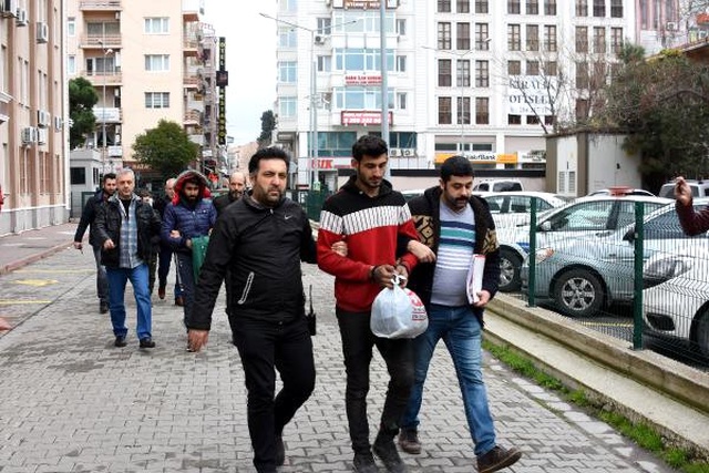 Çalıp Parçaladıkları Kamyoneti Satamadan Yakalandılar