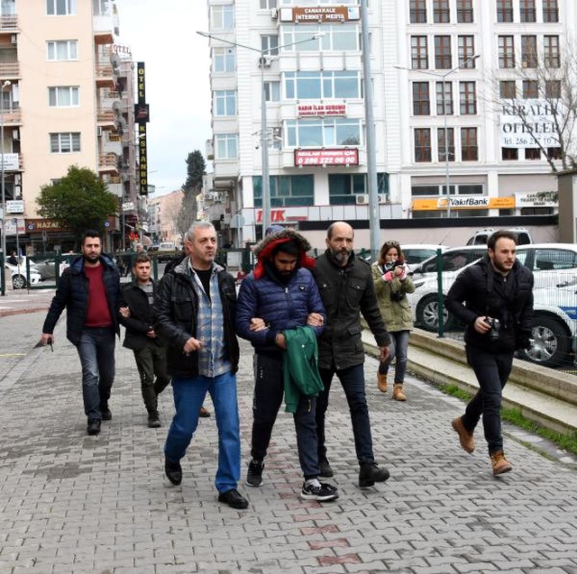Çalıp Parçaladıkları Kamyoneti Satamadan Yakalandılar