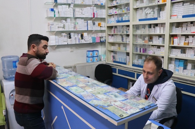 Marketlerden Sonra Eczanelerde de Poşetler Parayla Satılmaya Başlandı