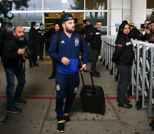 Fenerbahçe'nin Antalya'da Marşlarla Karşılanması, Kayserisporluları Kızdırdı!