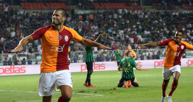 Galatasaray'da <a class='keyword-sd' href='/yaprak-dokumu/' title='Yaprak Dökümü'>Yaprak Dökümü</a> Devam Ediyor