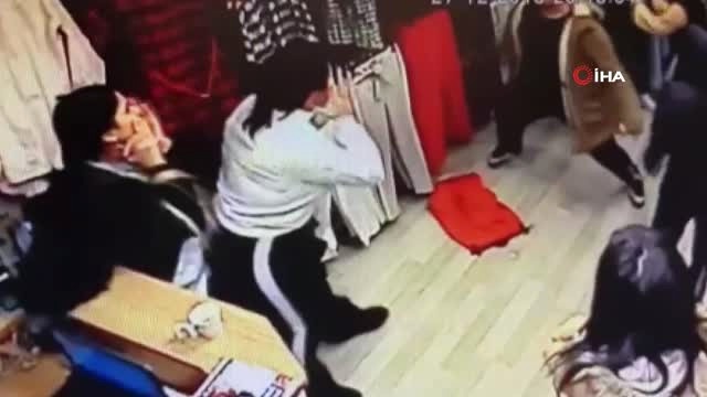 Kadınların Mağazadaki Tekmeli Yumruklu Kavgası Güvenlik Kamerasıyla Saniye Saniye Kaydedildi