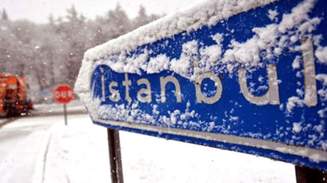 Meteoroloji'den Sonra AKOM da İstanbul'a Şiddetli Kar Uyarısı Yaptı Meteorolojiden Sonra AKOM da İstanbul'a Şiddetli Kar Uyarısı Yaptı