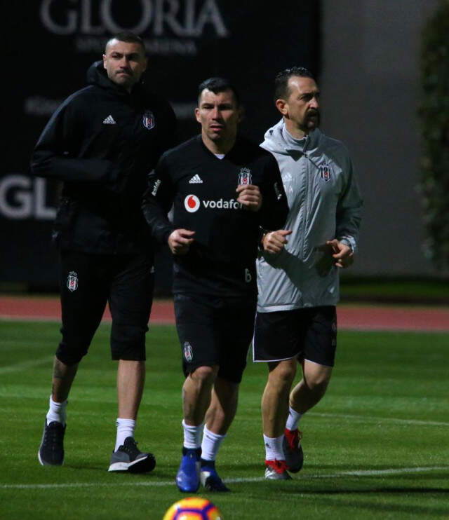 Beşiktaş, Yeni Sezon Hazırlıklarını Sürdürürken, Burak Yılmaz Takımdan Ayrı Çalıştı Beşiktaş, Yeni Sezon Hazırlıklarını Sürdürürken, Burak Yılmaz Takımdan Ayrı Çalıştı