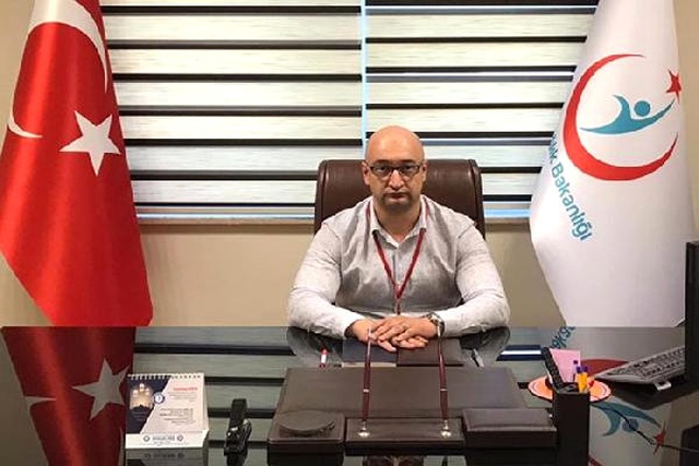 Eşi ve Çocuklarıyla Hastanede Kalan Başhekim Görevden Alındı