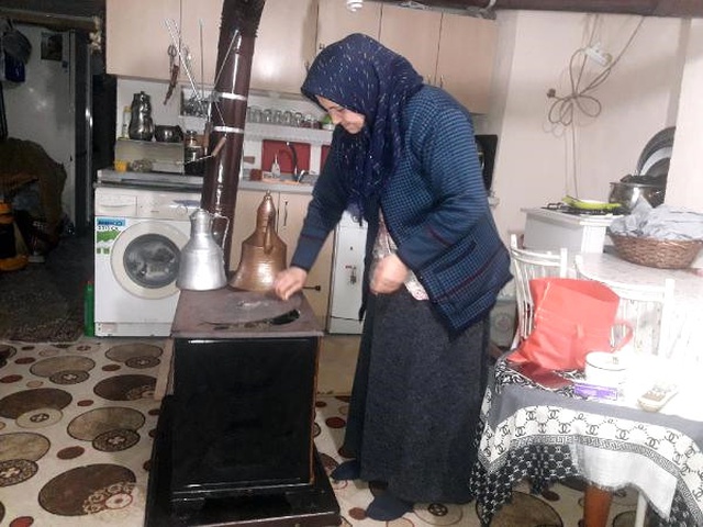 Boş Çikolata Kutusunu Aldığı İçin İşten Kovulan Temizlik Görevlisi Kadın Konuştu