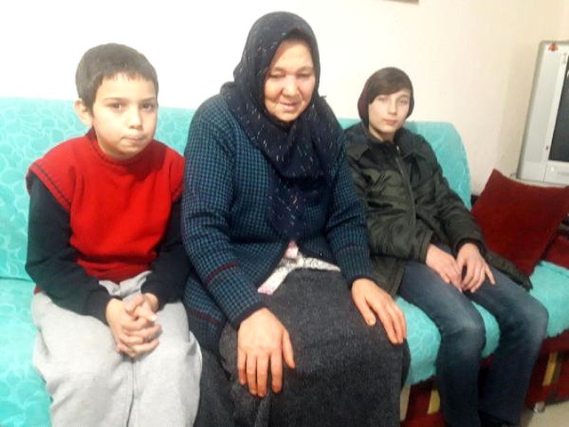 Boş Çikolata Kutusunu Aldığı İçin İşten Kovulan Temizlik Görevlisi Kadın Konuştu