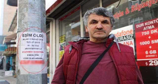 Sokaklara Astığı İlanla Eş Arıyor 8 Yıl Önce Eşini Kaybeden İşçi Emeklisi, Sokaklara Astığı İlanla Eş Arıyor