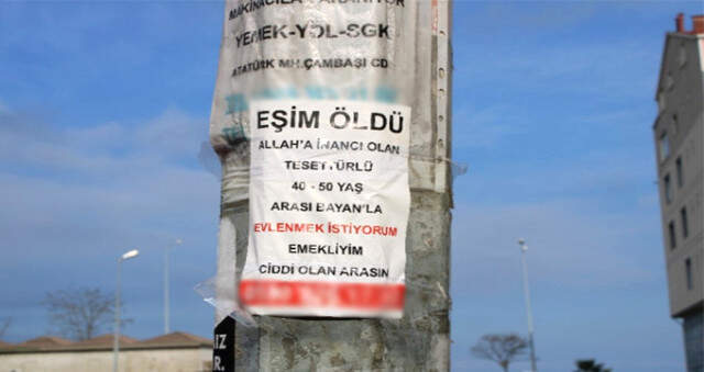 Sokaklara Astığı İlanla Eş Arıyor 8 Yıl Önce Eşini Kaybeden İşçi Emeklisi, Sokaklara Astığı İlanla Eş Arıyor