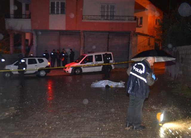 Komşusunun Alacaklıları Adresi Karıştırınca Katil Oldu: 1 Ölü, 2 Yaralı