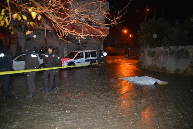 Komşusunun Alacaklıları Adresi Karıştırınca Katil Oldu: 1 Ölü, 2 Yaralı