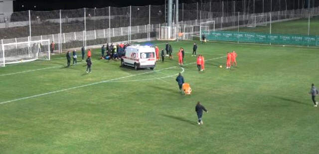 Hazırlık Maçında Dili Boğazına Kaçan Muammer Yıldırım, Sarı-Kırmızılı Taraftarları Korkuttu Hazırlık Maçında Dili Boğazına Kaçan Muammer Yıldırım, Sarı-Kırmızılı Taraftarları Korkuttu