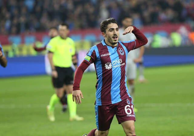 Liverpool'un İstediği Abdülkadir Ömür: Elimiz Kolumuz Bağlı, Kulüp Kal Der Kalırız! <a class='keyword-sd' href='/liverpool/' title='Liverpool'>Liverpool</a>'un İstediği Abdülkadir Ömür: Elimiz Kolumuz Bağlı, Kulüp Kal Der Kalırız