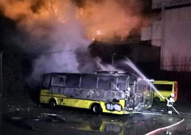 Tekirdağ'da, Park Halindeki 3 Özel Halk Otobüsü Yandı Tekirdağ'da, 3 Halk Otobüsü Cayır Cayır Yandı