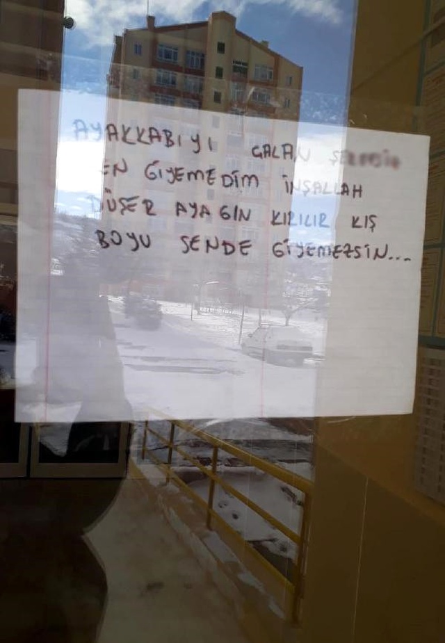 Yeni Aldığı Ayakkabısını Çalınan Vatandaş, Hırsıza Beddualı Not Yazdı