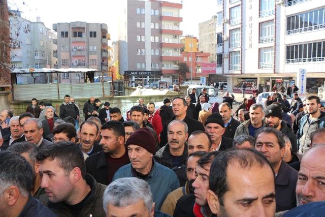 6 Ay Süreyle 2 Bin Kişi Alınacağını Öğrenen, İŞKUR Binası Önüne Koştu