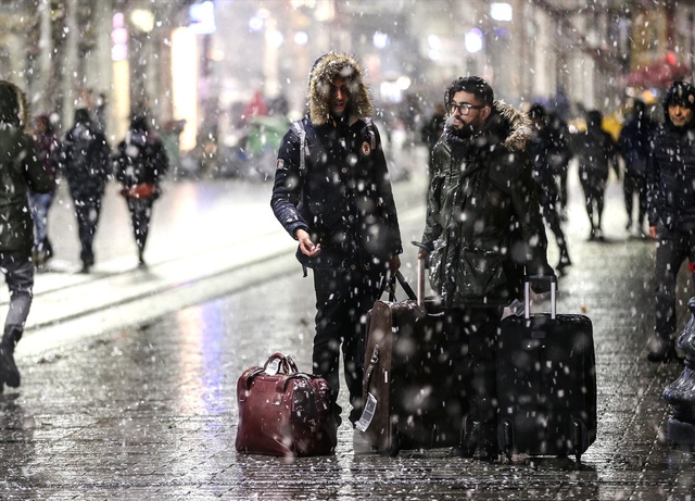 İstanbul'da Etkisini Sürdüren Kar Yağışı, Salı Günü Akşam Saatlerine Kadar Devam Edecek