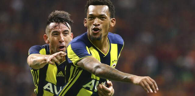 Jailson, 'İnan Fener' Diyerek Taraftarlardan Destek İstedi Jailson, Sarı-Lacivertli Taraftarlardan Destek İstedi
