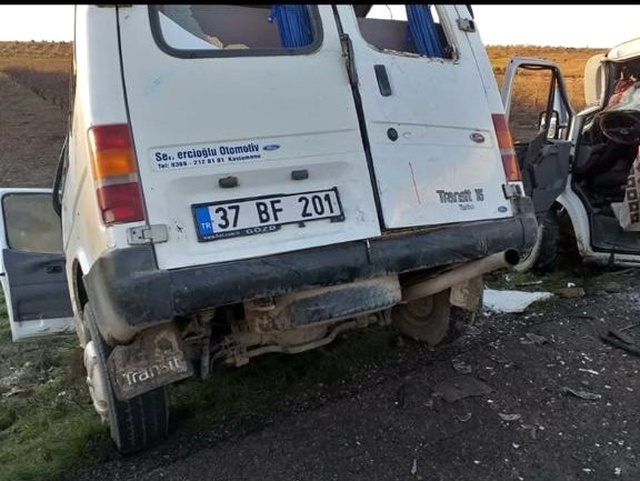 Öğrenci Servisi ile İşçi Servisi Çarpıştı! 2 Ölü ve Çok Sayıda Yaralı Var