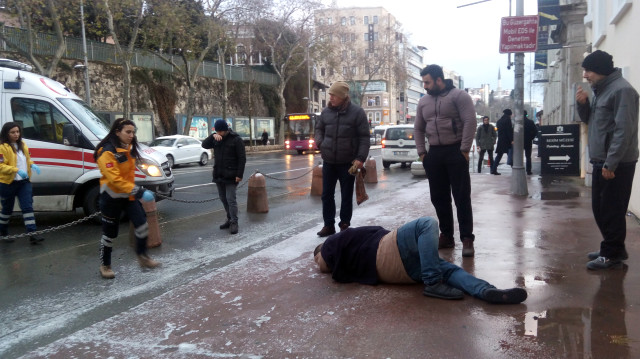 Beşiktaş'ta Buzda Kayan Bir Vatandaş Bacağını Kırdı