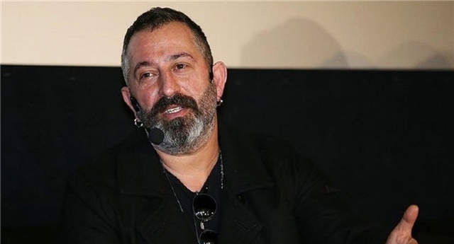 Cem Yılmaz: Sorun Yok, Filmlerimi Bedava Bile Gösteririm