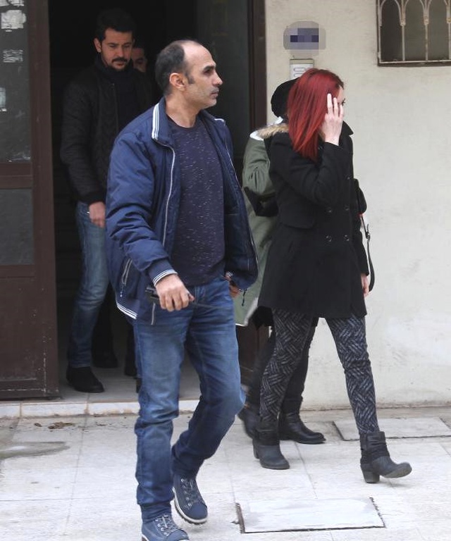 Öğretmen Koca, Eşinin Eve Erkek Aldığını Kameradan Görüp Polise İhbarda Bulundu