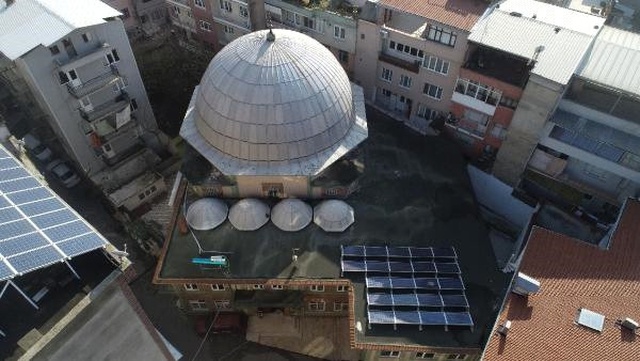 Camiye Kurulan Güneş Panelleri Sayesinde Hem Bin TL'lik Faturadan Kurtuldular Hem de Para Kazanmaya Başladılar
