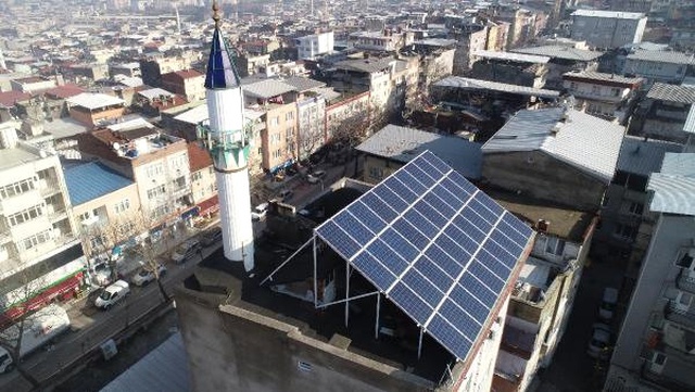 Camiye Kurulan Güneş Panelleri Sayesinde Hem Bin TL'lik Faturadan Kurtuldular Hem de Para Kazanmaya Başladılar