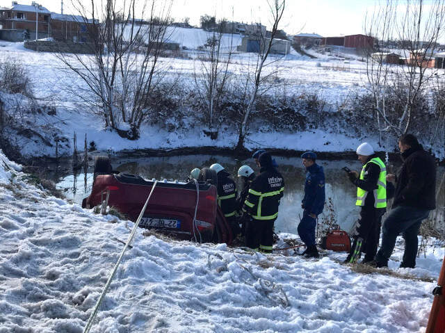 Tekirdağ'da Dereye Uçan Otomobilde 4'ü Çocuk 8 Kişi Hayatını Kaybeti Tekirdağ'da Dereye Uçan Otomobilde 4'ü Çocuk 8 Kişi Hayatını Kaybeti