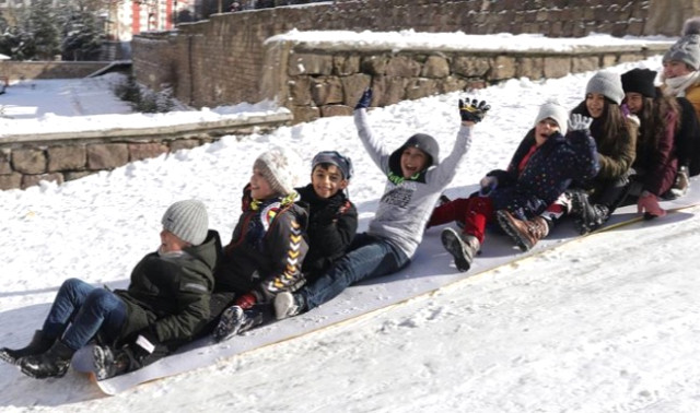 Yoğun Kar Yağışı Sonrası Tatil Haberleri Peş Peşe Geliyor! İşte Okulların Tatil Olduğu İller