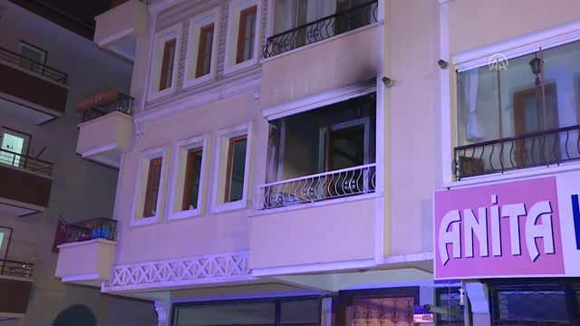Evinde Yangın Çıkan Yaşlı Çift Dumanların Arasında Mahsur Kaldı, Kızları Olay Yerinde Fenalık Geçirdi