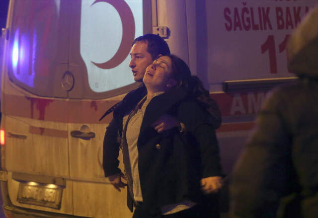 Evinde Yangın Çıkan Yaşlı Çift Dumanların Arasında Mahsur Kaldı, Kızları Olay Yerinde Fenalık Geçirdi